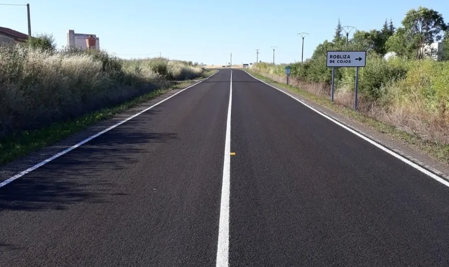 Mejoras en la calzada comprendida entre las localidades de Robliza de Cojos y Vecinos, en la carretera autonómica SA-211, un total de 15 kilómetros