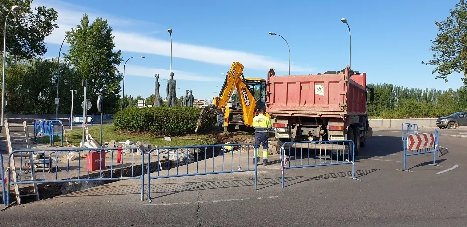 La solución planteada es realizar una nueva conexión del colector de Vaguada de la Palma directamente al colector principal de margen derecha y ampliar la red de pluviales existente
