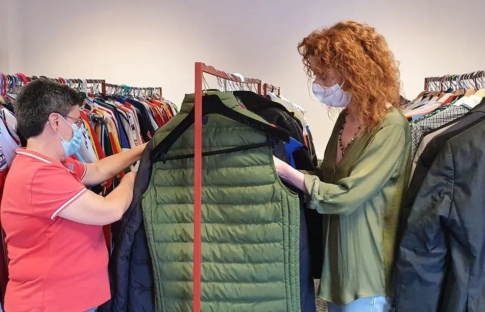 La concejala de Familia e Igualdad de Oportunidades, Ana Suárez, durante su visita a Sociedad Cooperativa de Iniciativa Social y Centro Especial de Empleo ‘Por Siete’