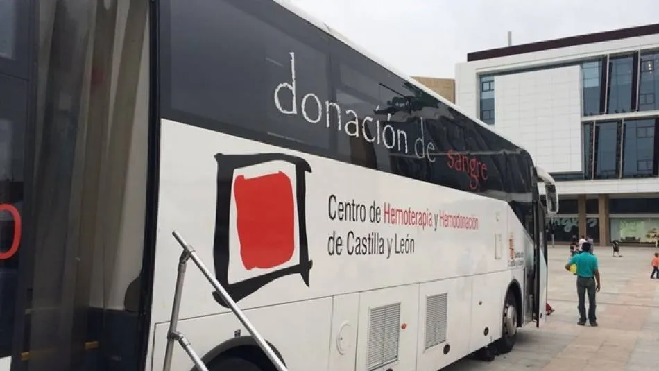 Unidad móvil de donación de sangre en Salamanca - Archivo