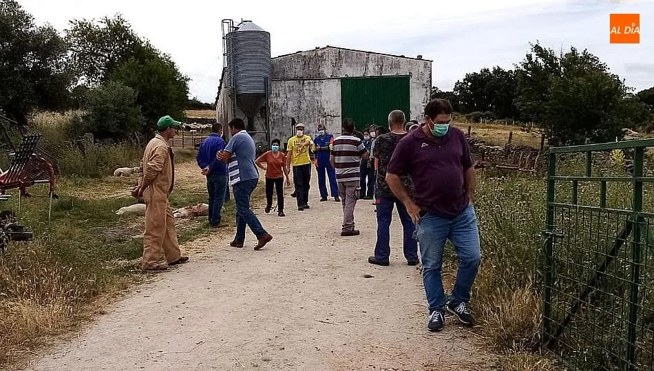 Una veintena de ganaderos se concentraban en Barreras para exigir medidas ante los reiterados ataques de lobo al ganado