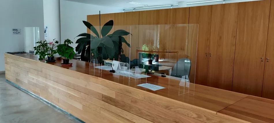 El Ayuntamiento de Santa Marta reabre al público con cita previa