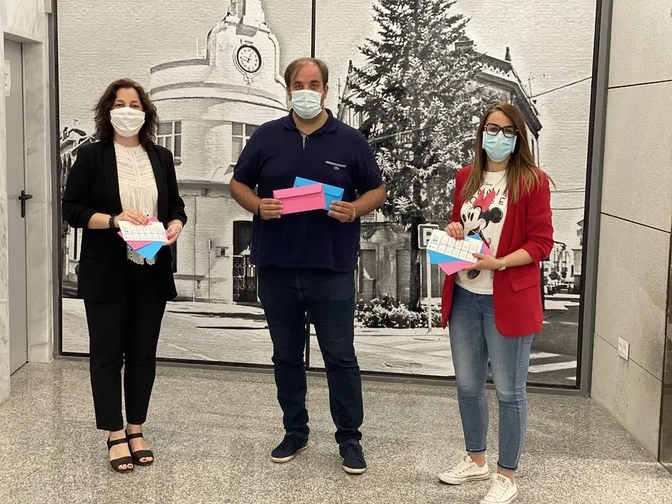 El Ayuntamiento de Guijuelo entrega los nuevos cheques bebé