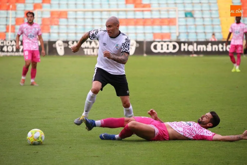 Chatón Enríquez en un partido con el Salamanca UDS