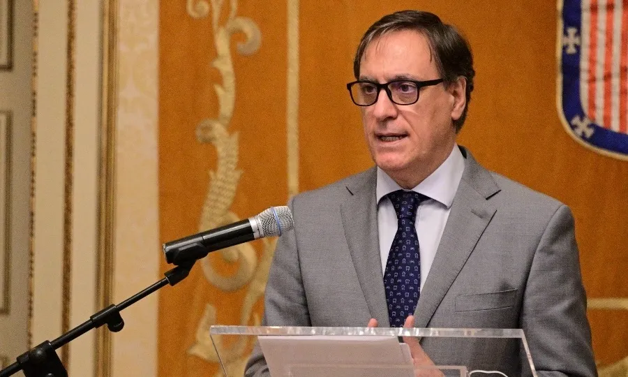 El alcalde, Carlos García Carbayo, en la rueda de prensa de este martes