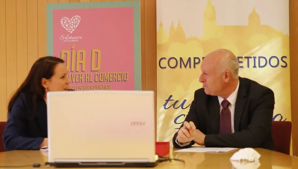 Soledad Gómez, presidenta de Asecov, en un encuentro anterior con el concejal de Promoción Económica, Comercio y Mercados, Juan José Sánchez