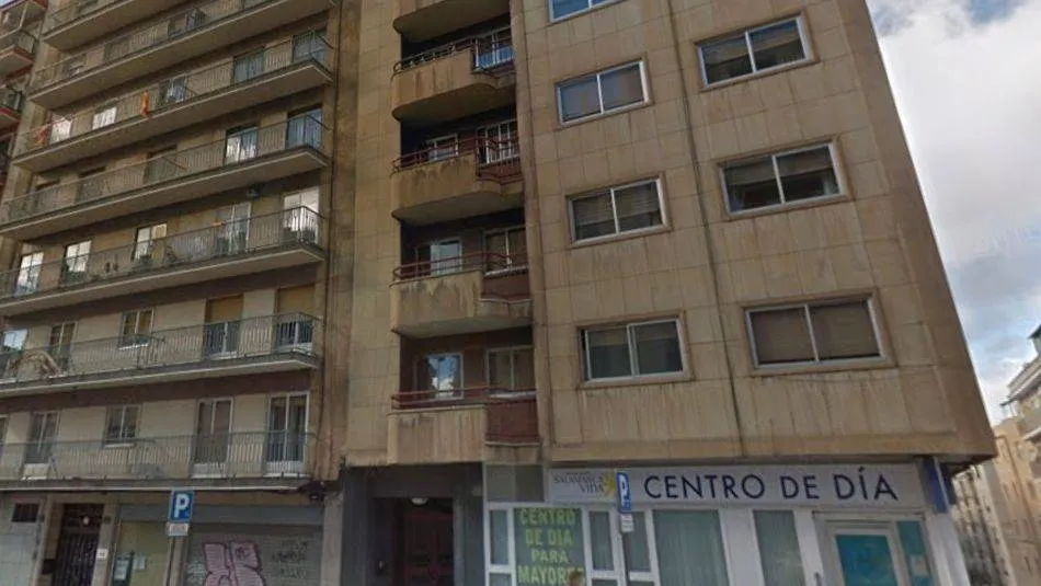 La vivienda que se subasta se ubica en el céntrico Paseo de Canalejas