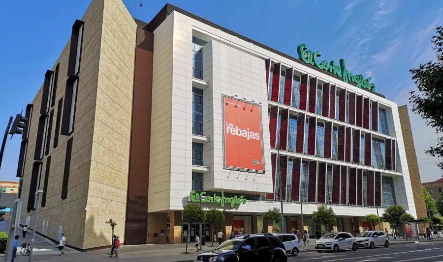 Inicio de las rebajas en El Corte Inglés de Salamanca