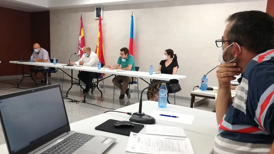 Pleno municipal celebrado este jueves en Villares de la Reina