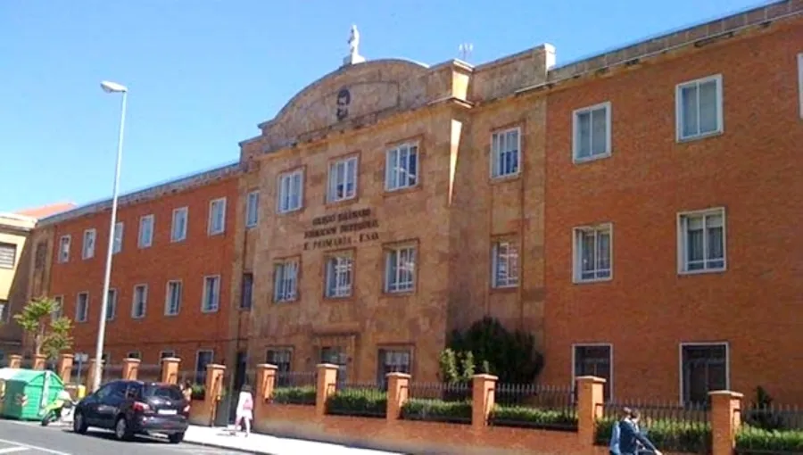 Colegio Salesianos San José en la carretera de Ledesma