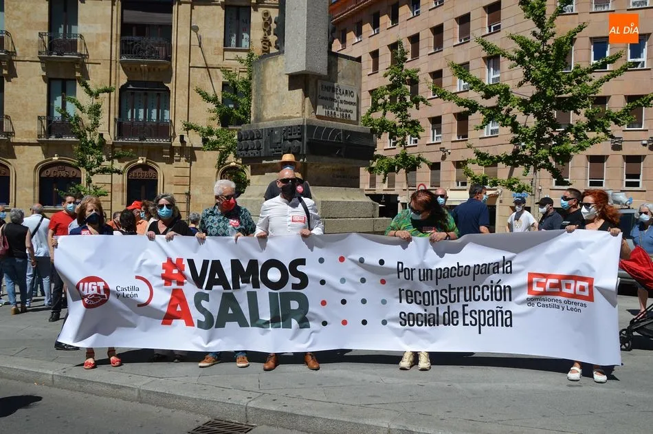 Los manifestantes han recorrido el centro Salamanca reclamando los derechos de los trabajadorres - Fotos: Ángel Merino