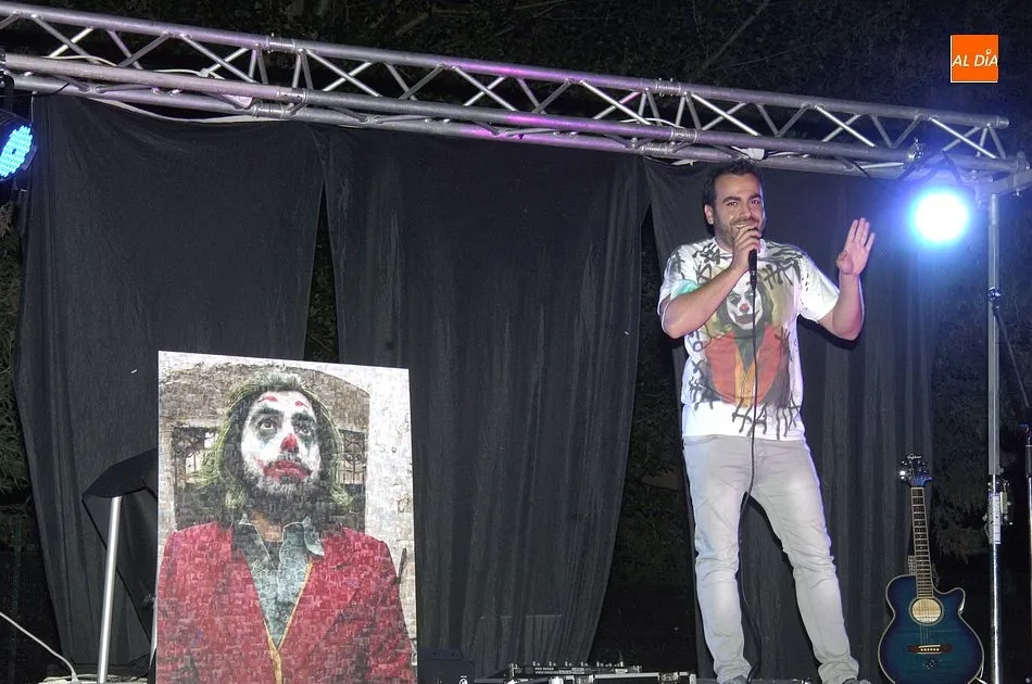 Un centenar de personas ríen en El Paraje con el monologista Sergio Olvidado  