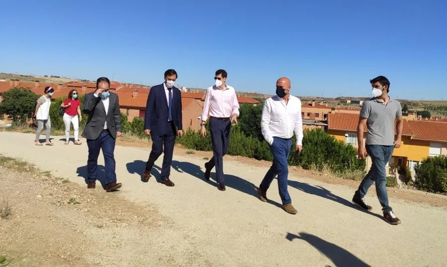 El alcalde de Salamanca, Carlos García Carbayo, visita el renovado Parque de Chamberí. Foto EP