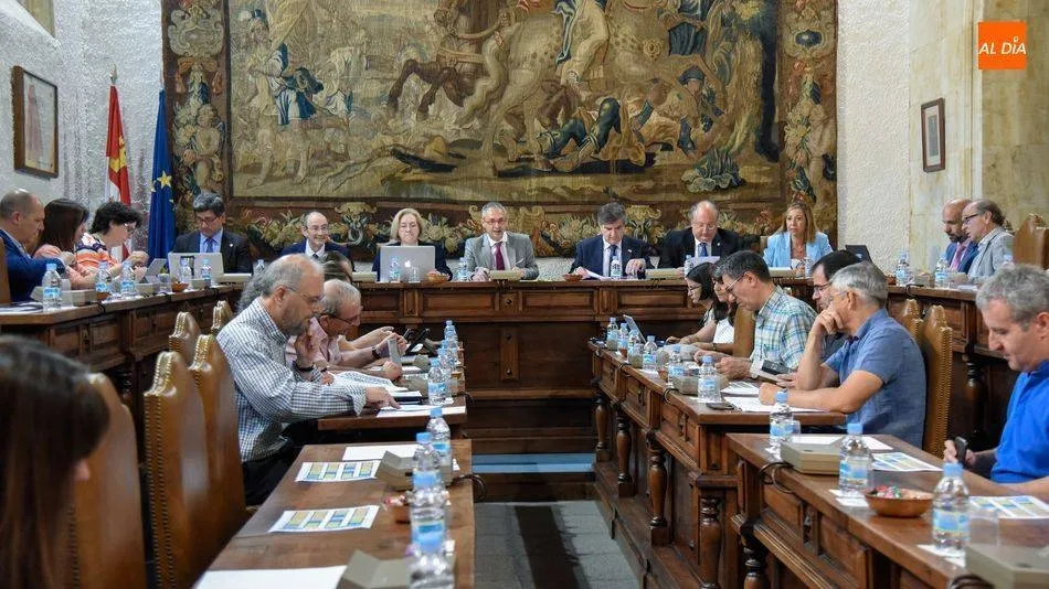 Imagen de archivo de una de las reuniones del Consejo de Gobierno de la USAL
