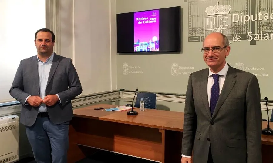 Javier Iglesias, presidente de la Diputación de Salamanca, a la derecha, junto al diputado de Cultura, David Mingo