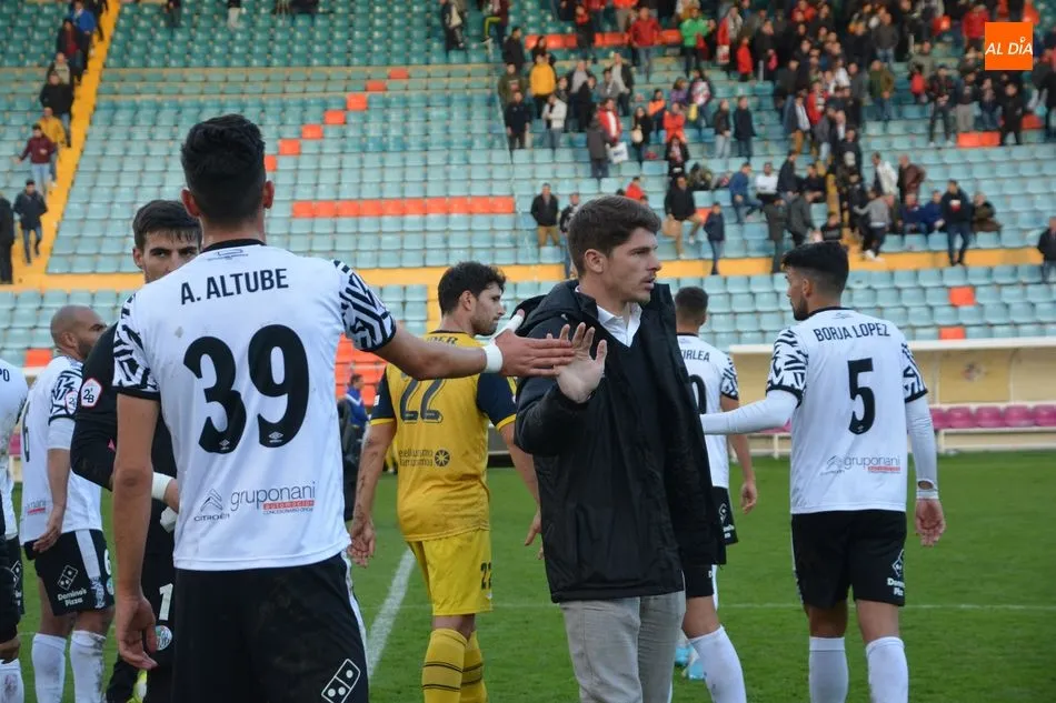 Álex Altube, tras el Salamanca UDS-Izarra, con el que debutó en Segunda B, en octubre de 2019. Foto de Lydia González