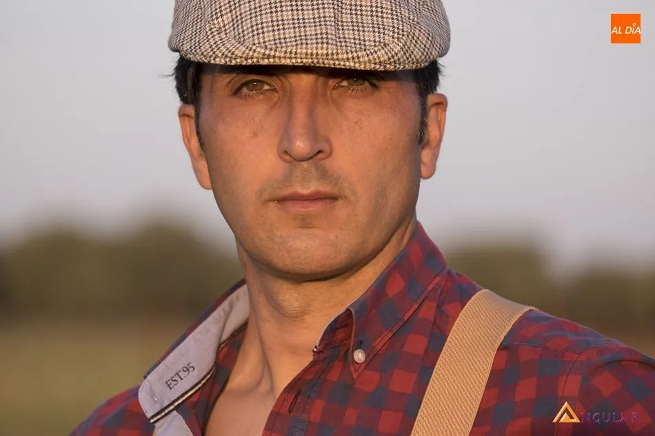 El matador de toros Javier Castaño tentando en la ganadería de Pedraza de Yeltes | FOTOS: Pablo Angular