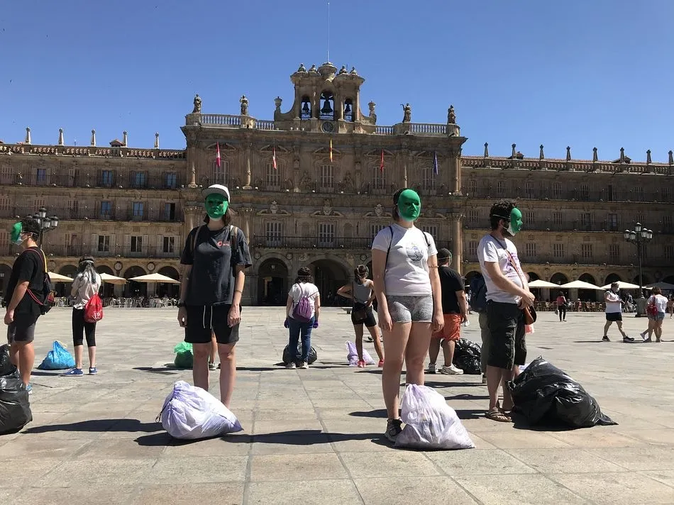 Los participantes realizaron un acto simbólico en la Plaza Mayor - FFF