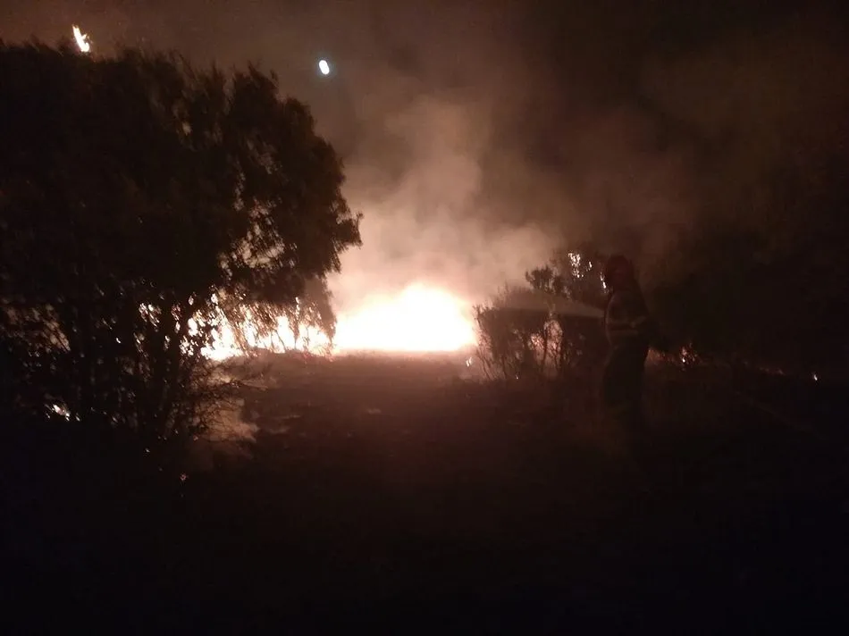 El incendio de Montejo se declaró extinguido a las 01:00 horas de la madrugada - Bomberos Guijuelo