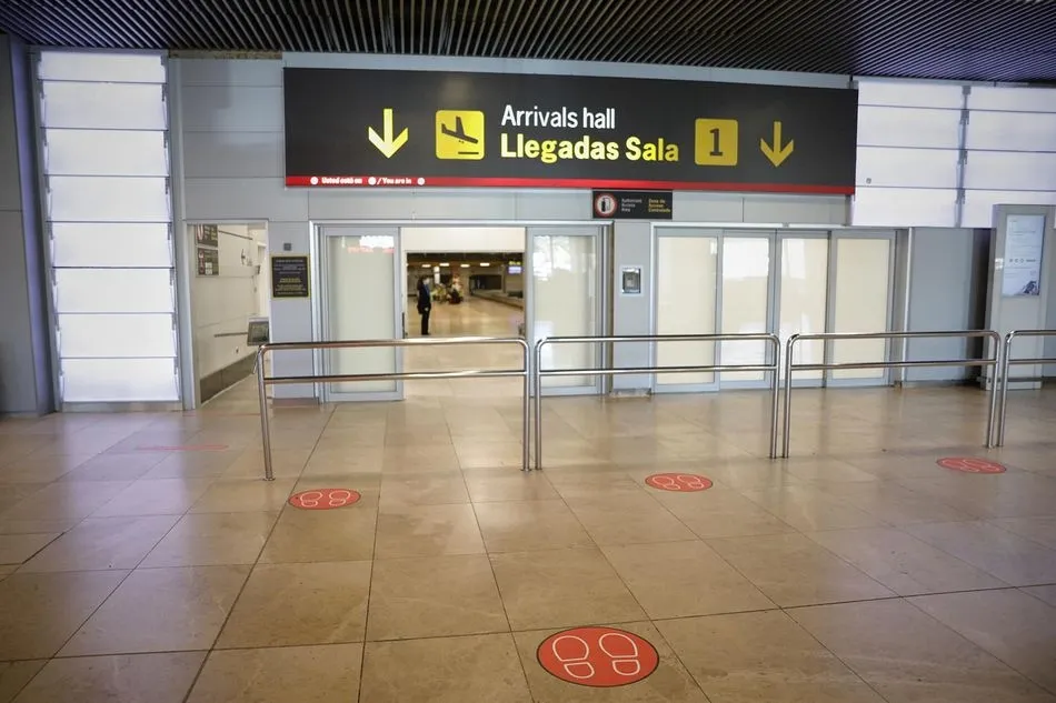 Entrada a la sala de llegadas 1 de la Terminal 1 del Aeropuerto de Barajas - Jesús Hellín - Europa Press