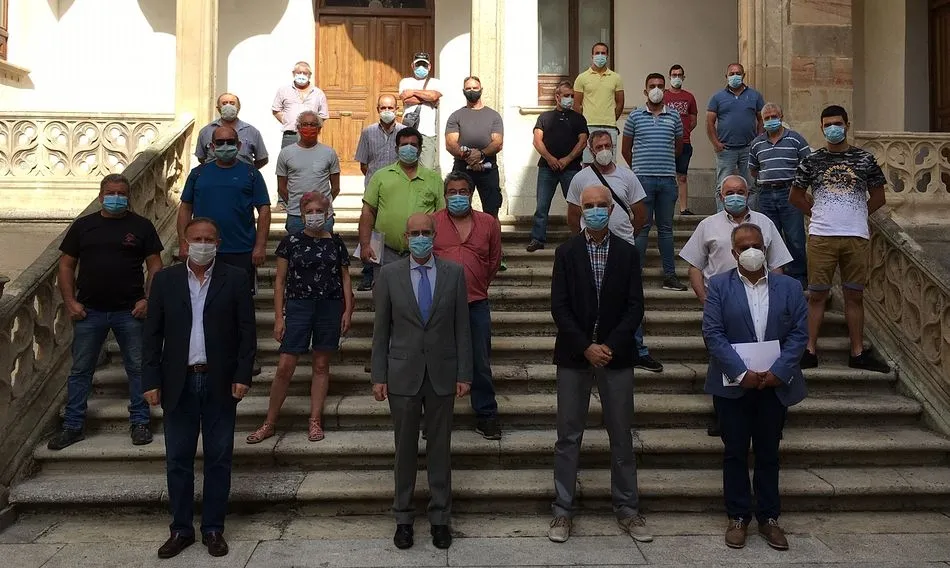 Brigadas forestales de Béjar y Ciudad Rodrigo en la firma de los contratos - Dip. Salamanca