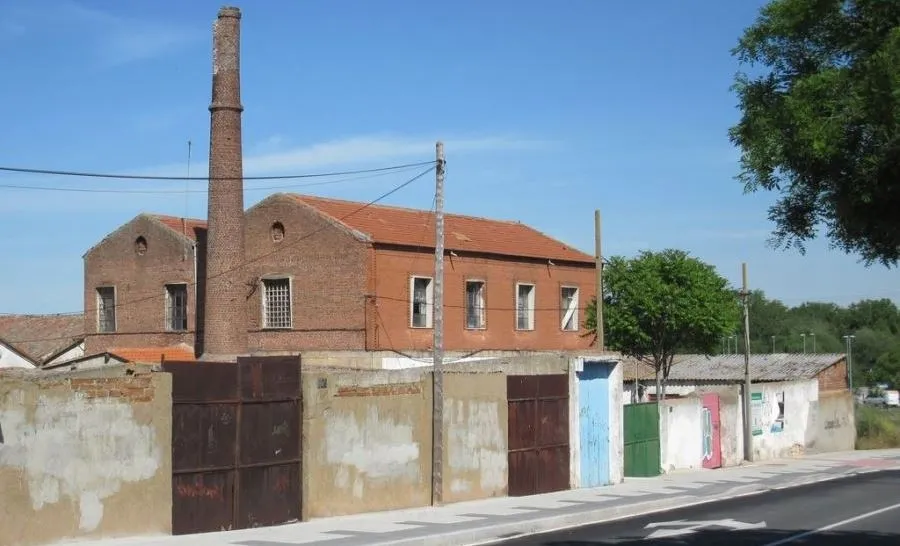 Antigua fábrica de colas del Camino de las Aguas