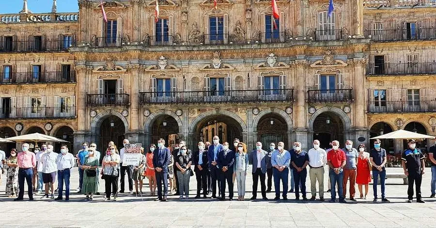 Concentración y minuto de silencio en la Plaza Mayor con motivo del con motivo del XXIII aniversario del secuestro y asesinato de Miguel Ángel Blanco