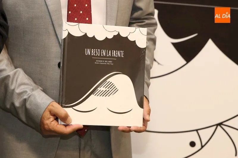 En 2015 se publicó la novela gráfica “Un beso en la frente”, con ilustraciones de Pilar Vega, con objeto de difundir los valores de igualdad y concienciación contra la violencia de género