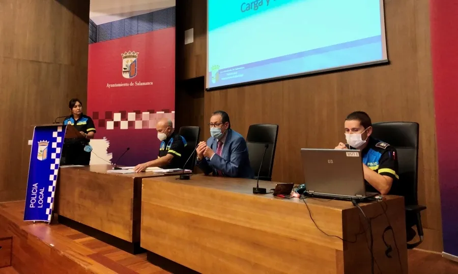 Reunión del Ayuntamiento de Salamanca con las empresas de distribución y de reparto de paquetería, así como representantes de la hostelería y del comercio