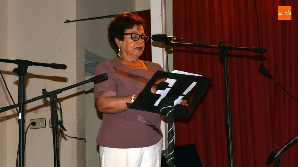 Teruqui Robledo, presidenta de la asociación de mujeres, en su intervención en la entrega de premios de la edición del pasado año / E. Corredera