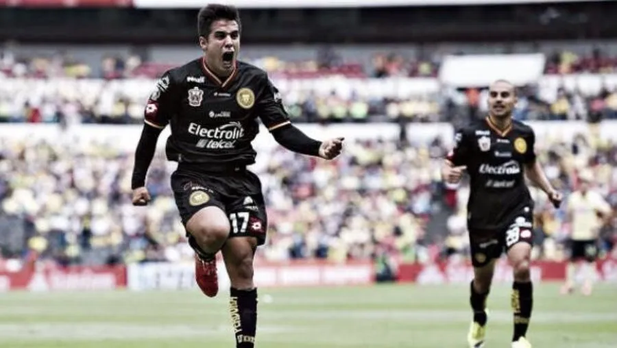 Luis Telles, medio defensivo mexicano de 28 años