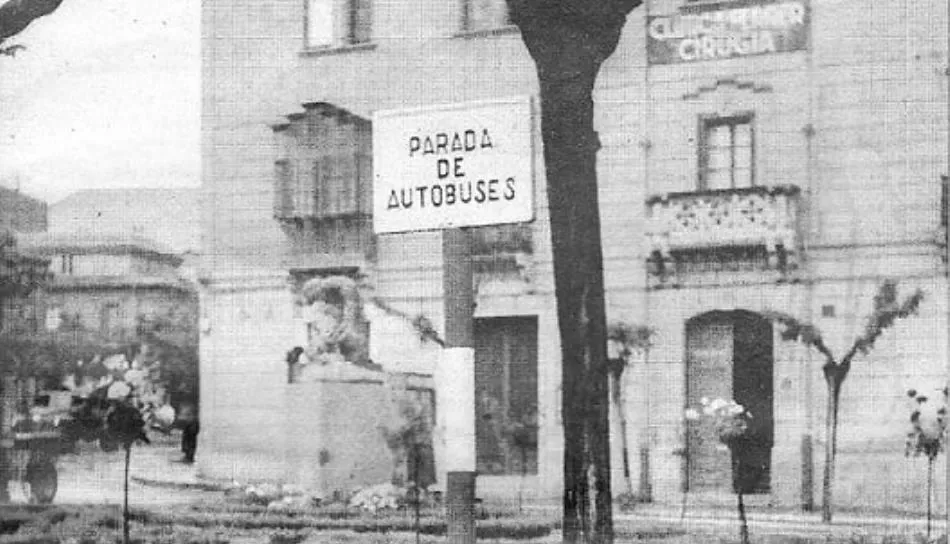 La confluencia de María Auxiliadora con la Plaza España en los años 50