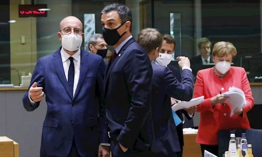 El presidente del Consejo europeo, Charles Michel; el presidente de España, Pedro Sánchez; el presidente francés, Emmanuel Macron; y la canciller alemana, Angela Merkel. Foto EP