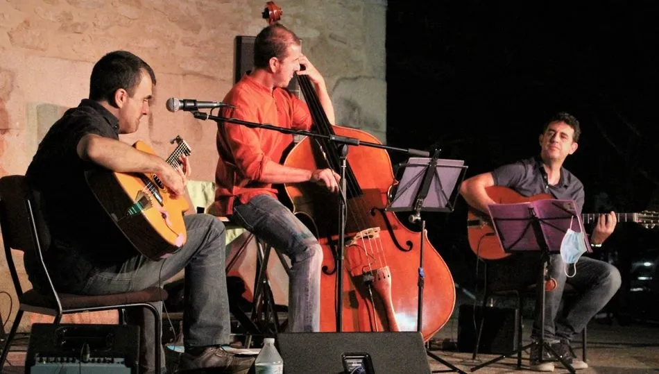 Actuación del trío Hot Club San Marcos en el anfiteatro de Monleras el pasado domingo