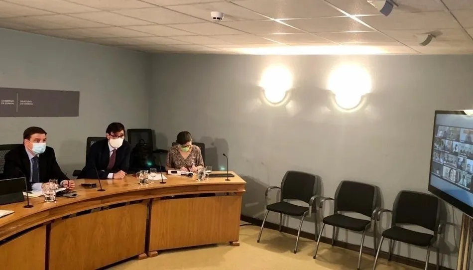 Un momento de la reunión con los ministros Illa y Planas. Foto: EP