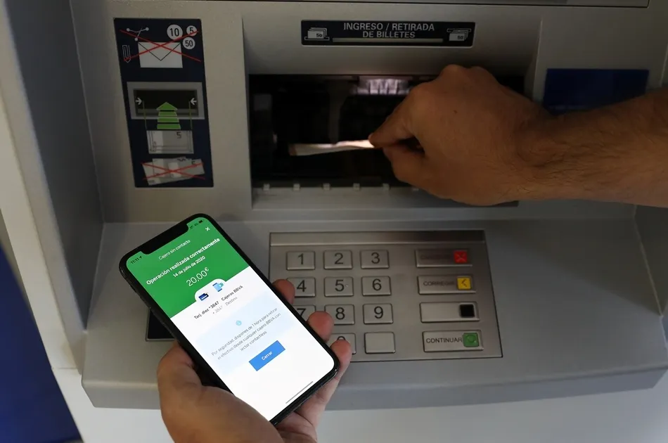 Retirada de dinero del cajero sin contacto