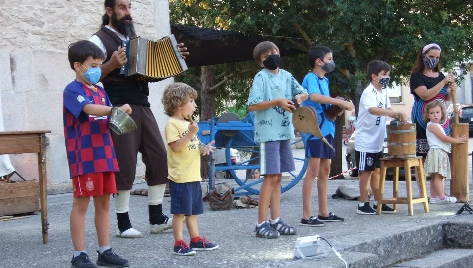 Los niños interactuaron durante la representación de Torta y leche de Juan Catalina