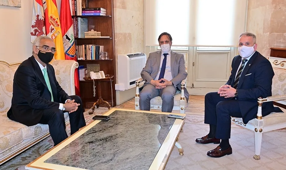 De izq. a dcha., José Adrián Cornejo, Carlos García Carbayo y Francisco Hernández