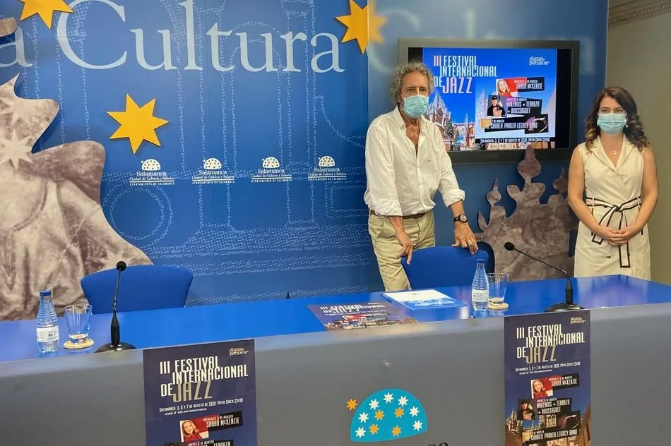 La concejala de Cultura, María Victoria Bermejo, y el coordinador del festival, Fernando Viñals. Foto: @aytosalamanca