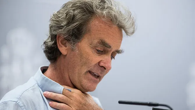 El director del Centro de Coordinación de Alertas y Emergencias Sanitarias (CCAES), Fernando Simón, durante una rueda de prensa. EP