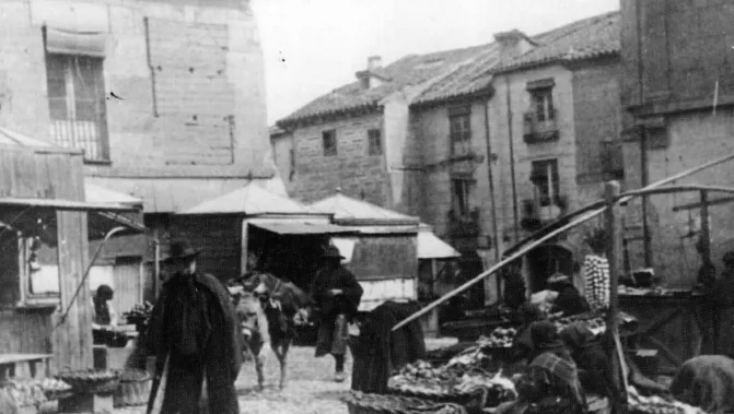 El mercado antiguo en la Plaza del Peso