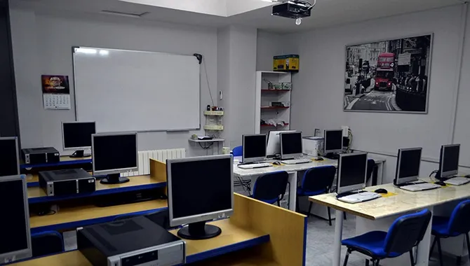 Academia Líder en Peñaranda tutela un proyecto para la enseñanza del español a extranjeros