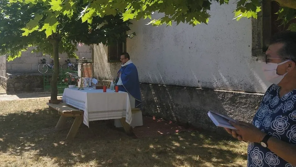 Momento de la homilía oficiada por el párroco Miguel Ángel García