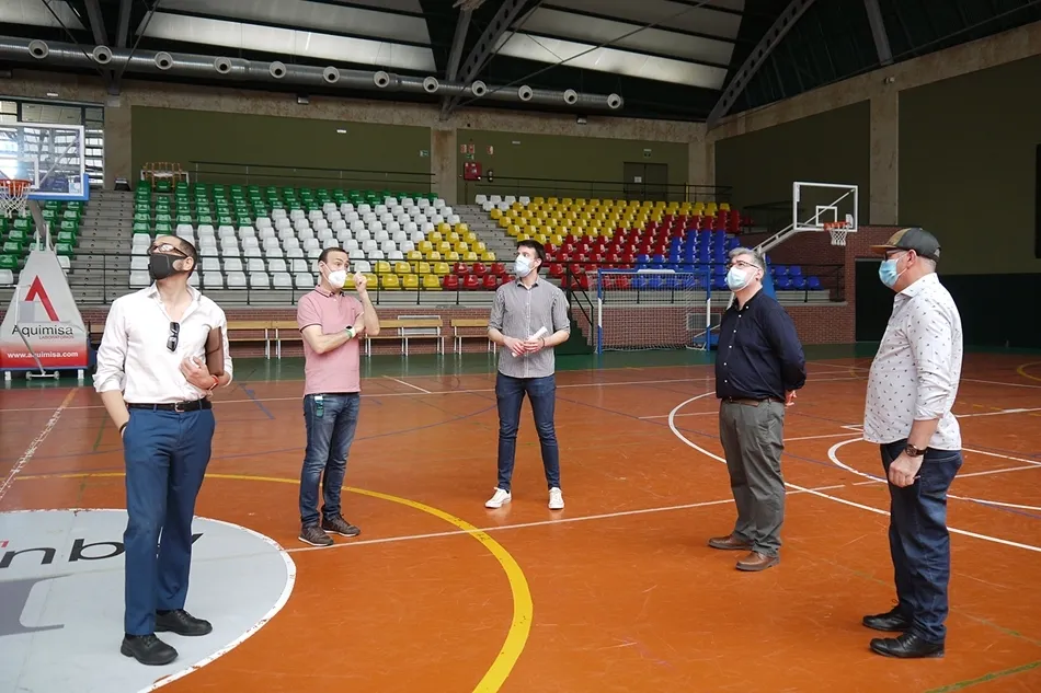 Visita a pabellón polideportivo antes del inicio de las obras
