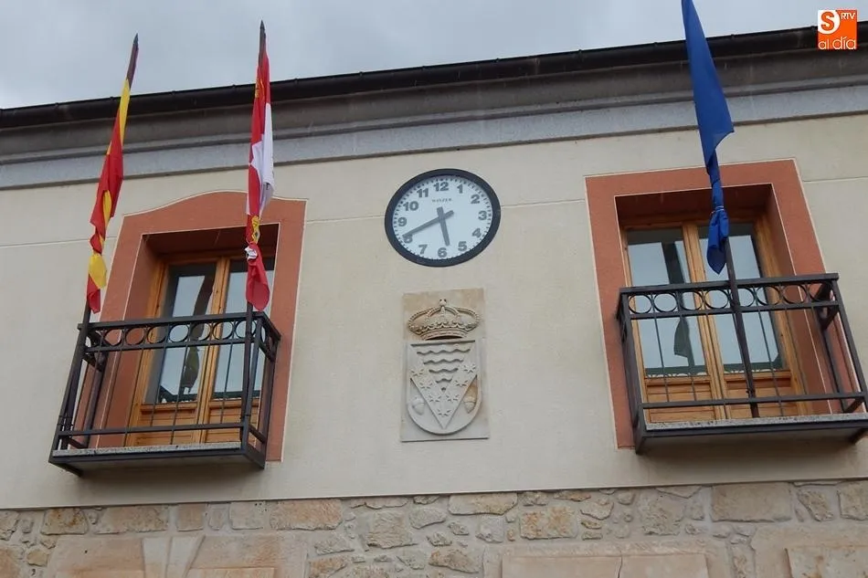 Fachada del Ayuntamiento de Vega de Tirados