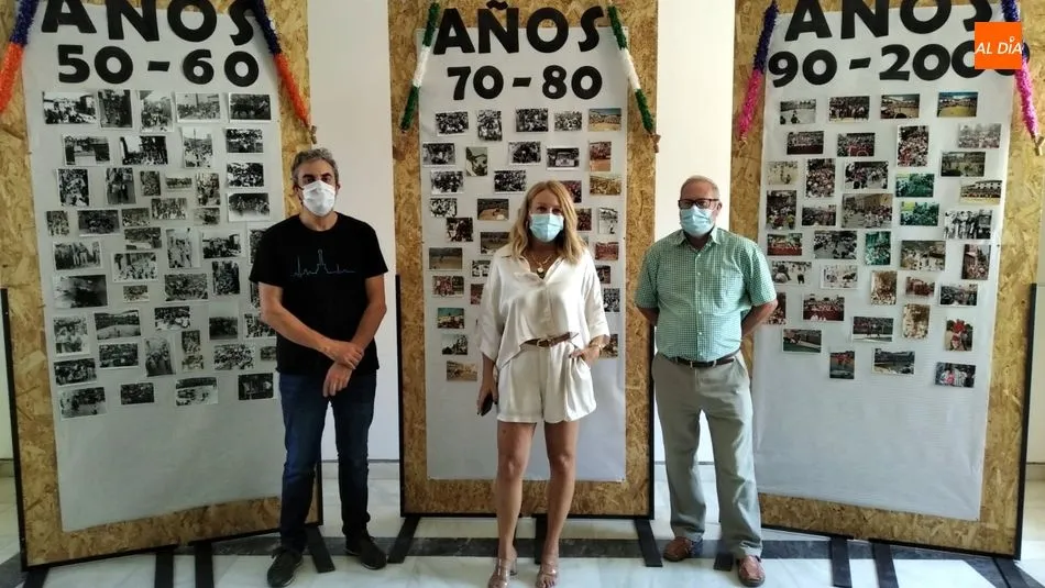 Los ediles Jesús Herrero, Rosa del Pozo y Manuel Santos en la apertura de la exposición / E. Corredera