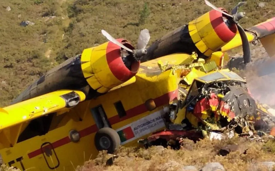 Estado en el que quedó la aeronave tras el accidente - @incendiosES