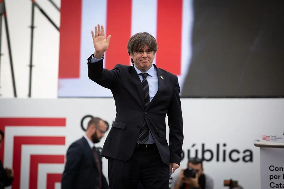 El expresidente de la Generalitat de Cataluña Carles Puigdemont durante el acto del Consell de la República en Perpiñán (Francia) a 29 de febrero de 2020. - David Zorrakino - Europa Press - Archivo