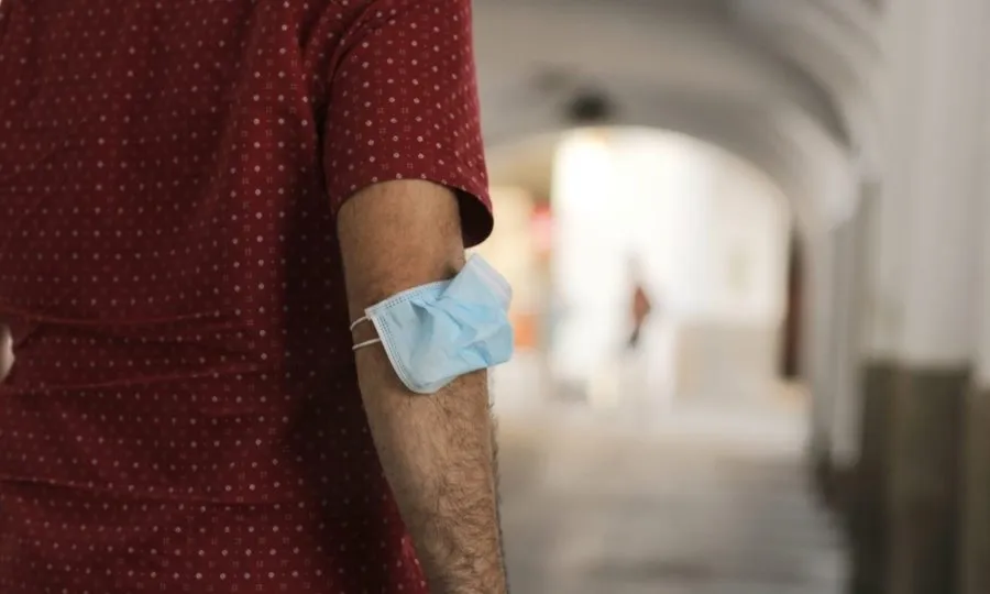 No llevar mascarilla correctamente supone una multa de 100 euros. Foto EP