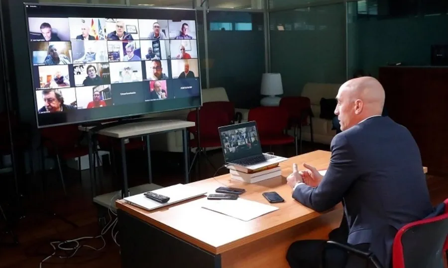 Luis Rubiales en una de sus teleconferencias. Foto RFEF